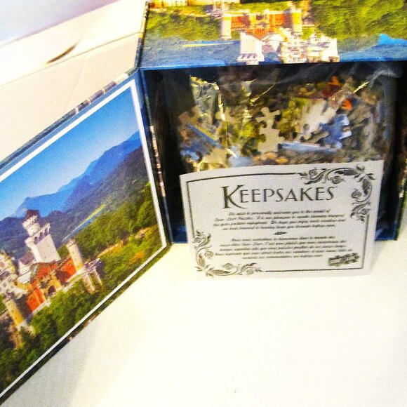 NWOT Keepsakes 500 pieces Neuschwanstine Castle puzzle with magnetic closure - Picture 4 of 6